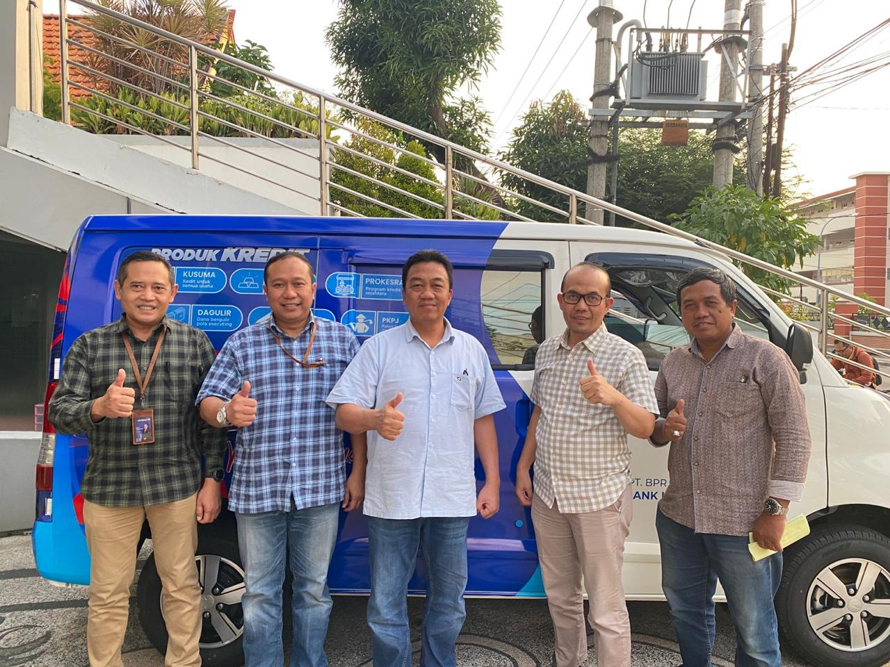 penyerahan bersama dirut bpr